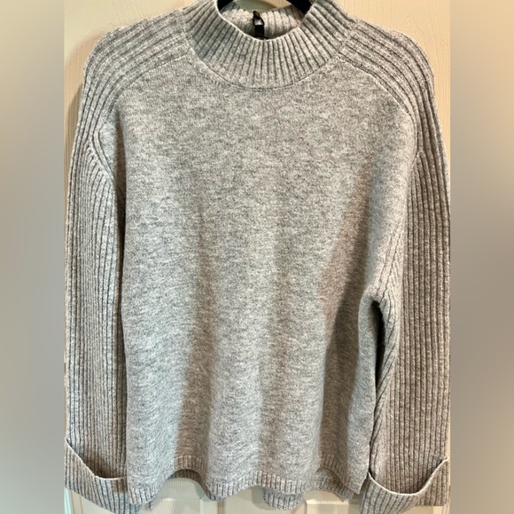 NWT Dynamite Light Gray Mock Tunic .. Size M - Picture 1 of 6